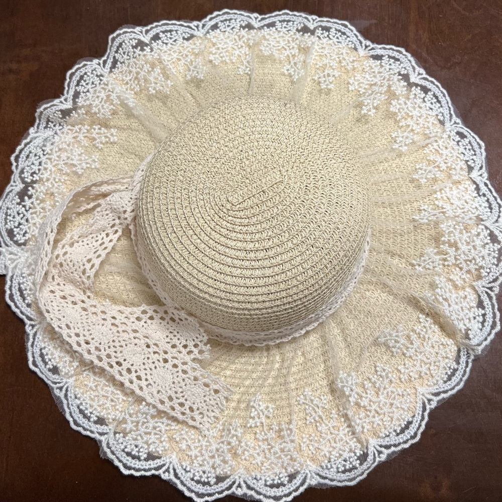 Girl’s Lace Hat. Brand New!